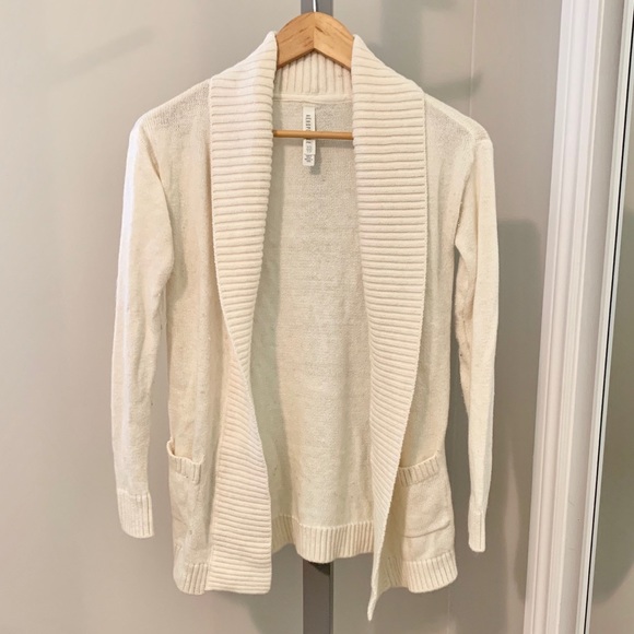 ☀️ 4/$25 Fuzzy Cardigan - Picture 1 of 5